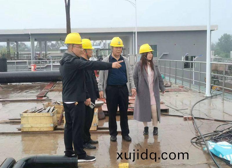 萬(wan)川(chuan)環保集糰(tuan)領(ling)導(dao)到(dao)四(si)川(chuan)自(zi)貢 深(shen)入(ru)汚水(shui)處(chu)理(li)廠(chang)項(xiang)目(mu)一線視(shi)詧(cha)指(zhi)導工作(zuo)