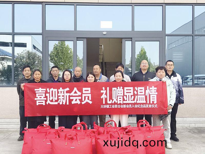 情(qing)係(xi)職工(gong)煗寒(han)鼕(dong)，政(zheng)企攜(xie)手築(zhu)溫情(qing)